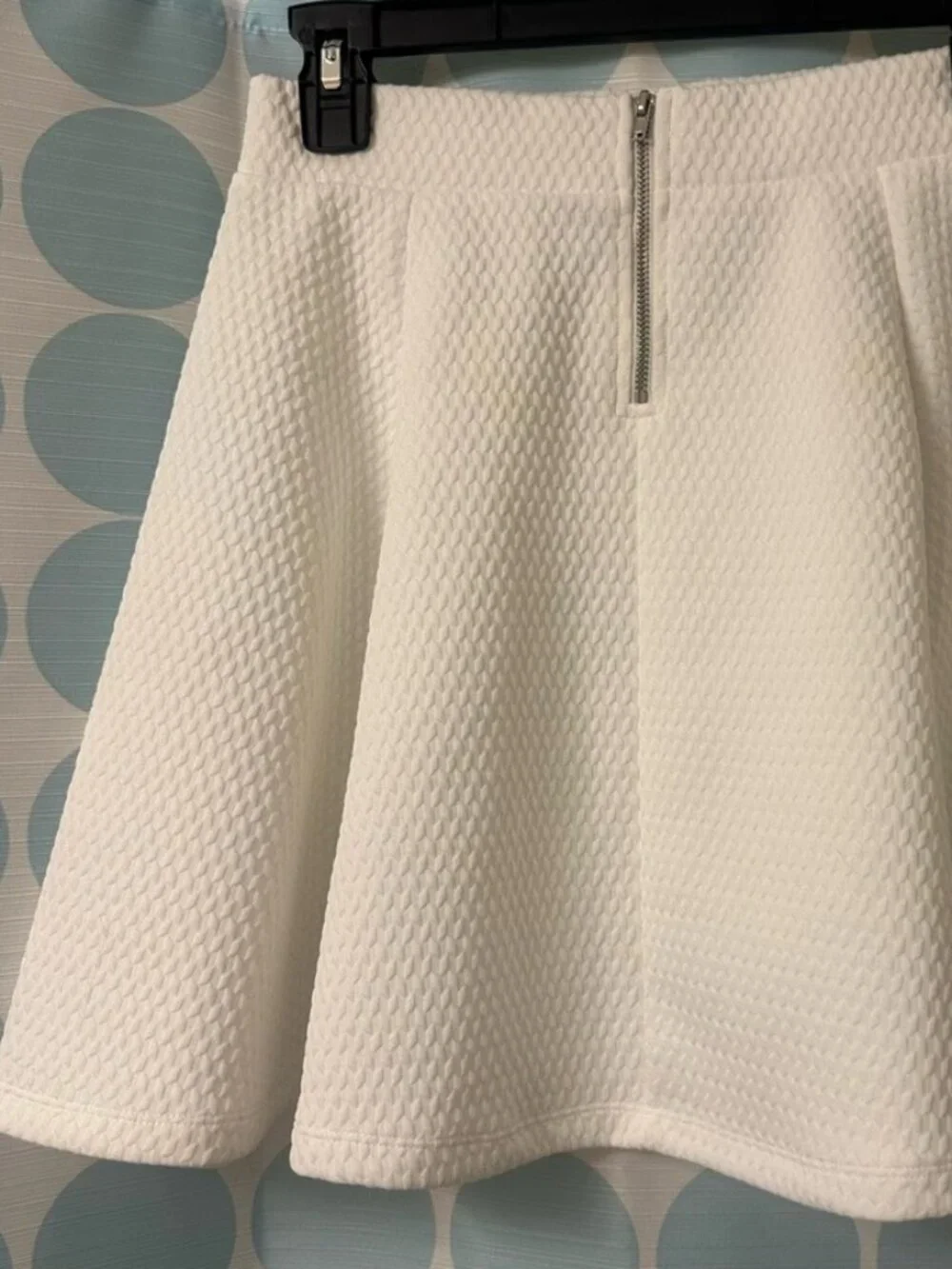 White Textured Mini Skirt. Size Small.